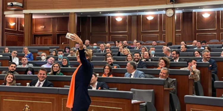 Deputeti i LVV-së: Boshatisja e institucioneve i konvenon vetëm terroristëve të Kopaonikut