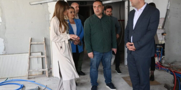 Pretendentja për kryetare të Kuvendit, viziton punimet në objektin e Mjekësisë Ligjore