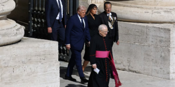 Trump mbërrin në Sheshin e Shën Pjetrit, në ceremoninë e varrimit të Papa Françeskut