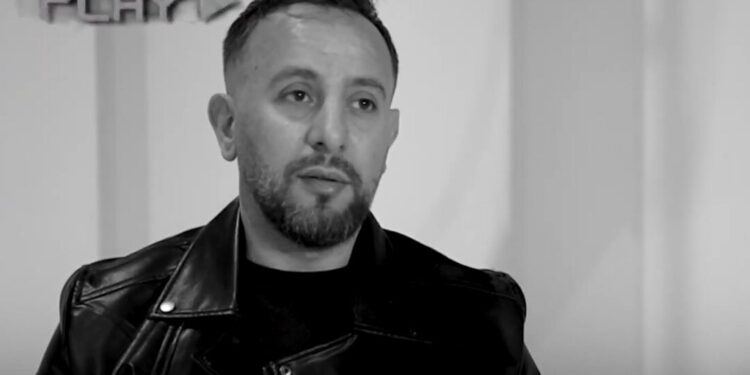 Rrëfimi i Muhamet Pecit nga Vushtrria: Deshën të më vrisnin me çekiç, më rrahën për një ndeshje futbolli