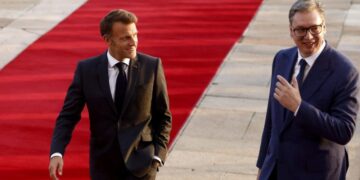 Vjet i shiti avionë lufte, sivjet Macron e viziton Vuçiqin në Beograd