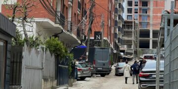 “Familjarët ishin në vendin e ngjarjes” – Detaje të reja për policin që dyshohet se u vetëvra në Prishtinë