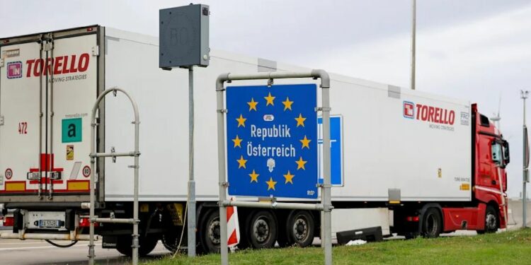 Çfarë po ndodhë? Austria mbyll kujfitë me Sllovakinë dhe Hungarinë