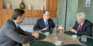 Ali Ahmeti në Shqipëri takon presidentin Begaj: Gjërat s’po ecin në drejtimin e duhur as në Maqedoni të Veriut e as në rajon