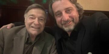 Ish-kongresisti DioGuardi dhuron bibliotekën e tij personale për Bibliotekën Presidenciale “Ibrahim Rugova”