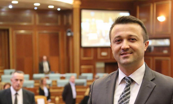 Berisha kërkon që Kurti të flasë me emra për ata që po “ndikohen” nga “Srpska”: Ne jemi lojal ndaj Kosovës