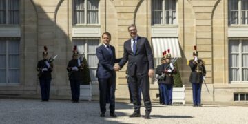 Macron ia kërkon Vuçiqit normalizimin e raporteve me Kosovën: Jemi thellësisht të përkushtuar ndaj procesit