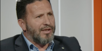 “Nesër i madh e i vogël me dal në protestë”, Sefaj i fton qytetarët në orën 12:00 në sheshin “Zahir Pajaziti” që të protestojnë kundër shtrenjtimit të rrymës