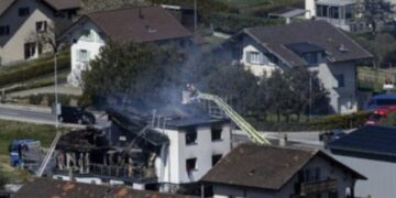 Rast i rëndë në Zvicër: Burri nga Kosova dyshohet se vrau gruan, shtëpia u dogj dhe i dyshuari u gjet i vdekur