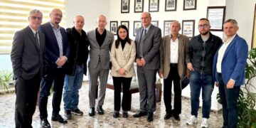 Organizata “Shqiptaria” viziton Lushnjen, priten nga kryebashkiakja Sefa