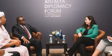 Presidenti i Sierra Leones rrëzon pretendimet e Serbisë për ‘ç’njohje’, thotë se do të forcojnë lidhjet me Kosovën