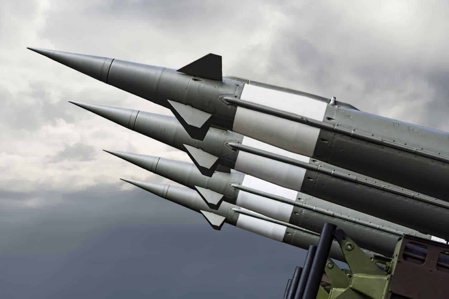 Alarmi i NATO-s: Rusia mund të vendosë armë bërthamore në hapësirë