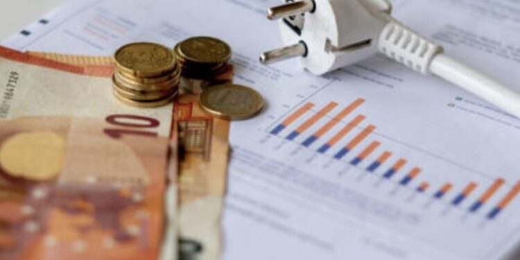 “Rritje të çmimeve”, “reduktim të numrit të punëtorëve nga bizneset”: Cilat do të jenë efektet e shtrenjtimit të rrymës?