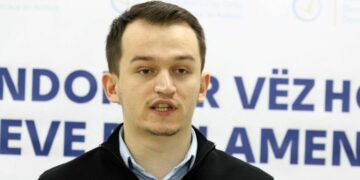 Cakolli: Kryeministri nuk mund të japë dorëheqje në emër të 15 ministrave