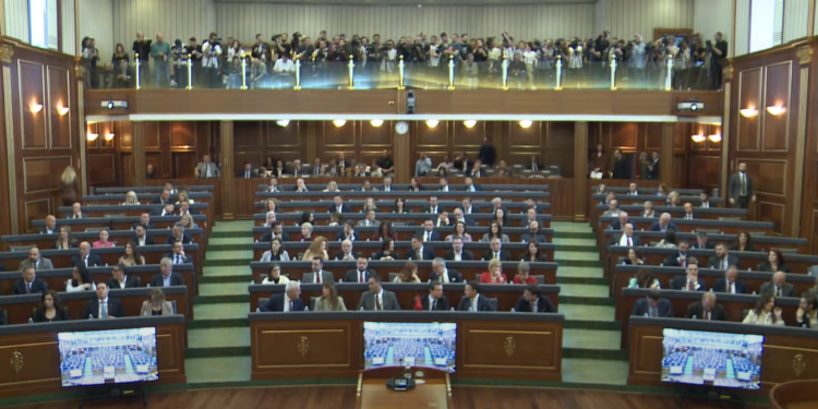 Salla plot me deputetë, Avni Dehari nuk e hedh në votim raportin – shmangie apo strategji?