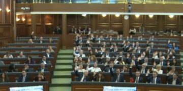 Duda Balje s’qëndroi fare në sallën e Kuvendit kur u hodh në votim kandidatura e Albulena Haxhiut