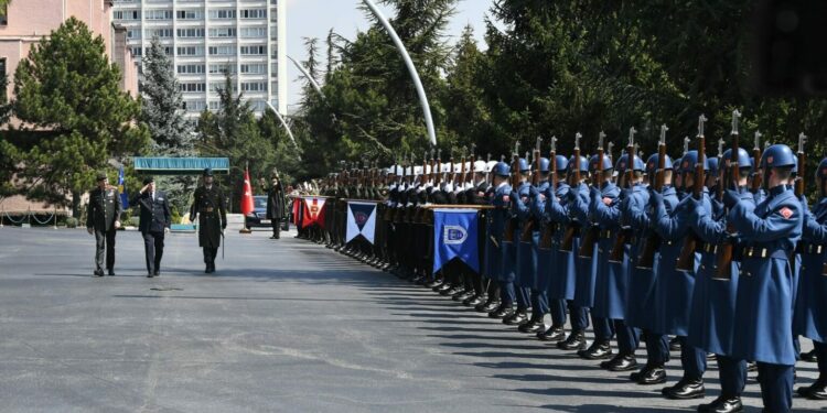Komandanti i FSK-së gjatë vizitës në Turqi takon Gjeneral Gürak, diskutojnë për thellimin e bashkëpunimit ushtarak