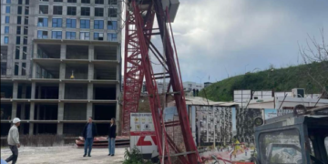 Vinçi rrëzohet në Prishtinë – Komuna reagon: Fatmirësisht nuk ka të lënduar, por vetëm dëme materiale