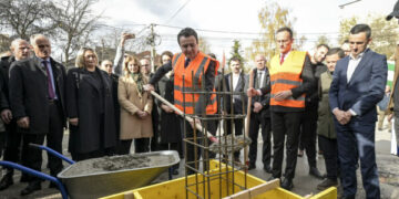 E rrallë: Nesër Kurti përuron një urë