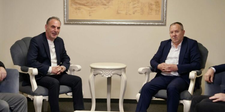 Limaj takohet me Gucatin: Nisma e përkushtuar të përmirësojë kushtet e veteranëve