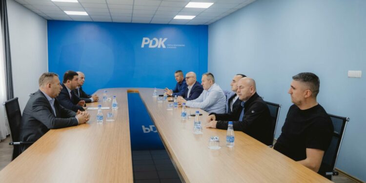 Krasniqi takohet me drejtuesit e OVL-së: E kanë mbështetjen e plotë të PDK-së për kërkesat e tyre