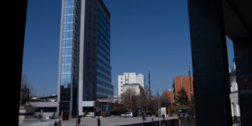 Bllokada në Kuvend rrezikon funksionimin e shtetit dhe humbjen e fondeve nga BE-ja