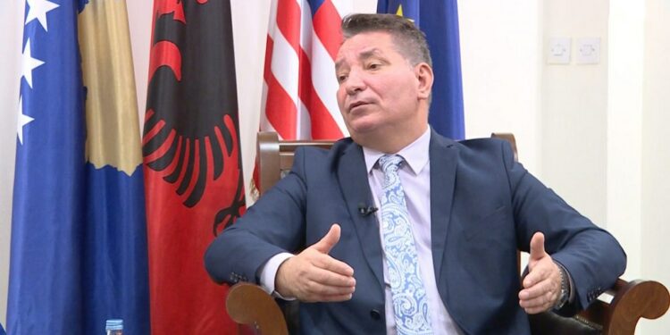 ’53 milionëshi’ i AAK-së, Lekaj: “Qeveri kalimtare” dhe një “paketë zgjedhore” për presidentin e ri, parlamentin dhe komunat për tejkalim të ngërçit