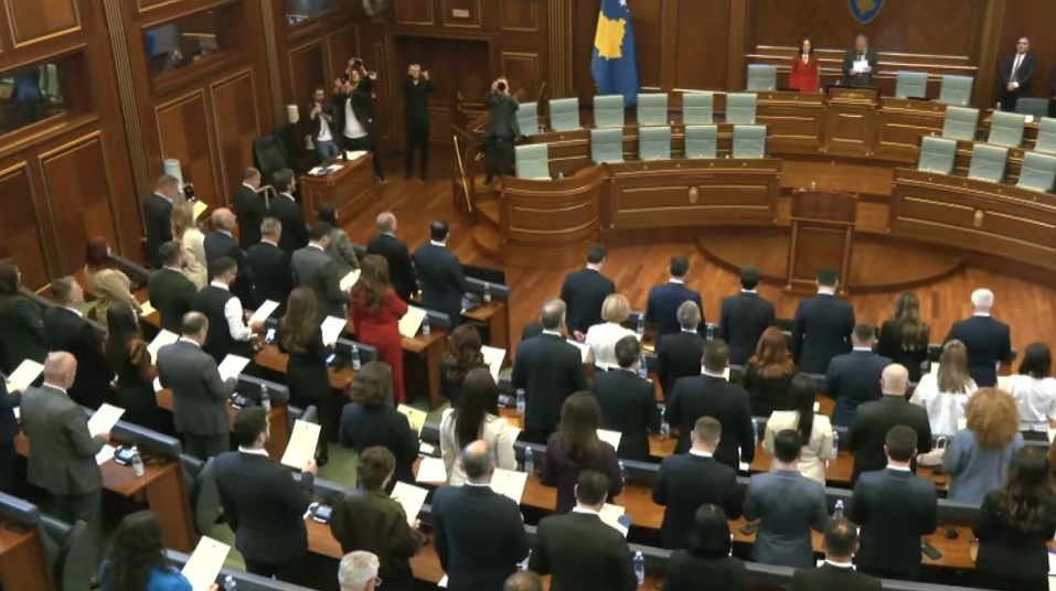 “Me nder dhe krenari do ta kryej detyrën time” – teksti i betimit të deputetëve të Kuvendit të Kosovës