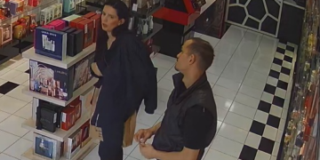 Këta dy persona po kërkohen nga policia për vjedhje
