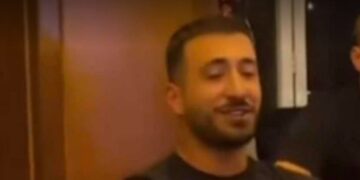 Pas goditjes që i dha Gjestit, Jozi këndon këngë patriotike