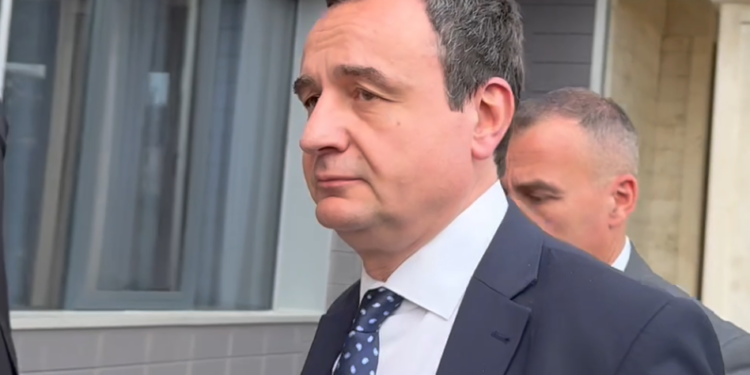 Kurti sërish as edhe një fjalë para seancës për zgjedhjen e Kryeparlamentarit