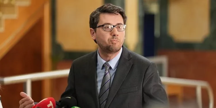 Murati: Ose votojmë në pako kryetaren dhe nënkryetarët ose skenari i fundit, zgjedhjet e reja