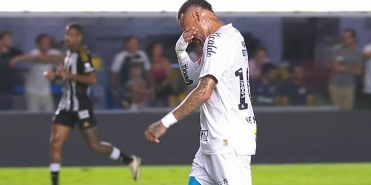 Neymar në lot, u largua sërish nga fusha i lënduar