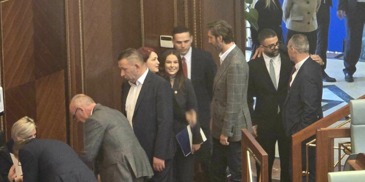 Nga PDK-ja e bëjnë sefte, të parët si parti që hyjnë në sallën e Kuvendit të Kosovës