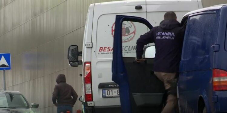 Dërgohet në Turqi për trajtim sigurimi që u plagos gjatë grabitjes së armatosur në Veternik