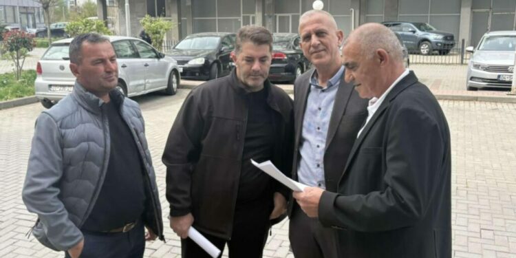 Veteranët e UÇK-së u dorëzojnë deputetëve “Betimin për Drejtësi”, u kërkojnë të reagojnë për padrejtësitë në gjykimin në Hagë