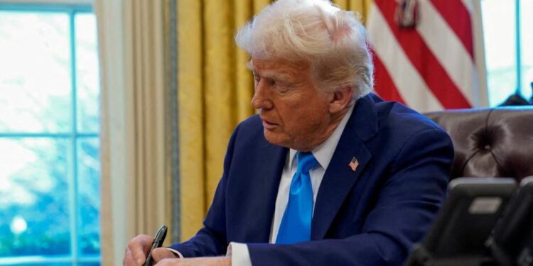 WSJ: Administrata Trump po kërkon shtete për t’i dërguar të dëbuarit nga SHBA, po e shqyrtojnë edhe Kosovën