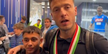 “Natë magjike”: Amir Rrahmani shfaqet me Belgin Jasharin pasi u shpallë kampion me Napolin