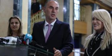 Limaj: Nuk kam marrë ftesë për takim nga presidentja Osmani
