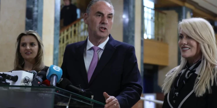 Limaj: Nuk kam marrë ftesë për takim nga presidentja Osmani