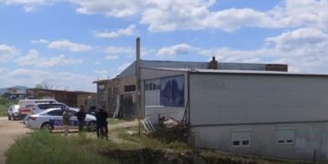 Tërstenik: Nipi e nxjerr dajën nga shtëpia, me polici (VIDEO)