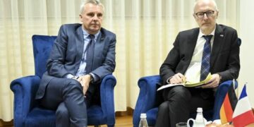 ‘Ofensivë’ e re franko-gjermane për Asociacionin, por kujt po i drejtohen dy ambasadorët?