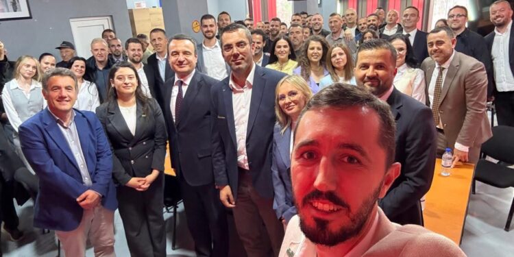 Vetëvendosje fillon nominimin e kandidatëve për kryetarë të komunave, sot u nominua Kadri Rrahimaj për komunën e Kamenicës