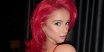 Rina Balaj ngrit temperaturat, pozon në bikini