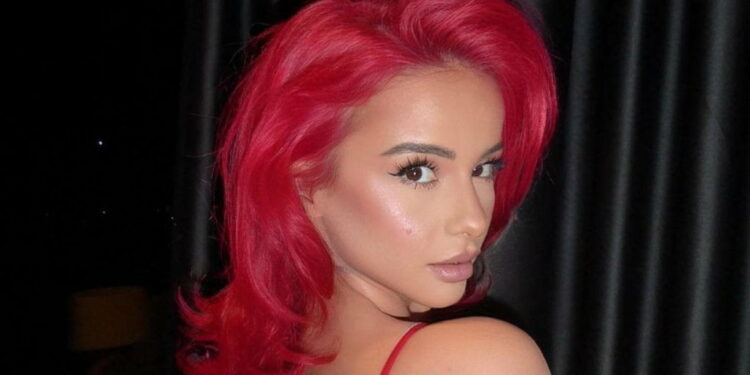 Rina Balaj ngrit temperaturat, pozon në bikini