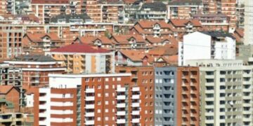 Bllokohen disa persona në një ashensor në Prishtinë, dalin pas disa minutash