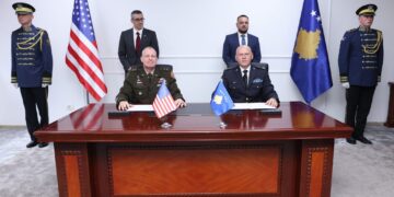 Ambasada amerikane e quan hap të madh marrëveshjen Kosovës-SHBA për Siguri në Komunikim