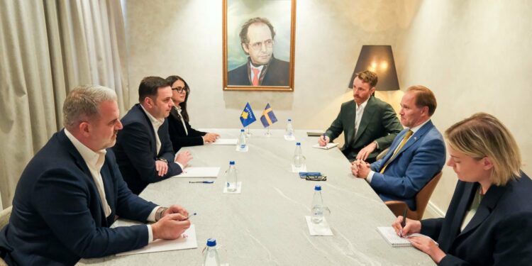 Abdixhiku takon ambasadorin suedez: Qeveria e Tranzicionit, rrugëdalja më e mirë nga kriza institucionale
