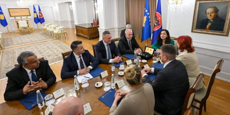 Presidenca publikon fotografi nga takimi i Osmanit me partitë joshumicë: Dëgjoi kënvështrimet e secilit