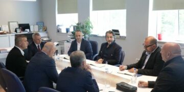 Situata kaotike me bërllok në Prishtinë, Përparim Rama mbledh në takim kryetarët e komunave fqinje